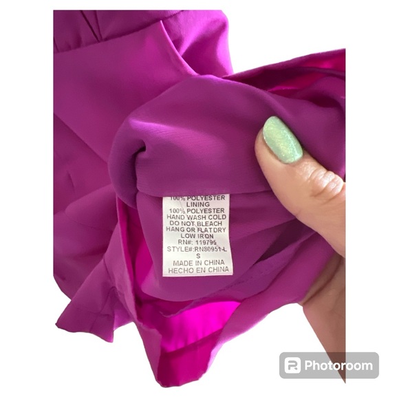 LuLu’s fuchsia romper with pockets size Small - Picture 6 of 6